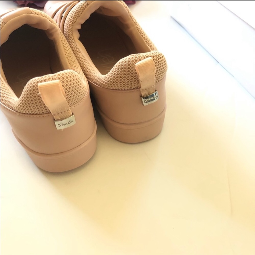 SOLD Calvin Klein Women’s Irah Sneakers Size 9M - Picture 4 of 8